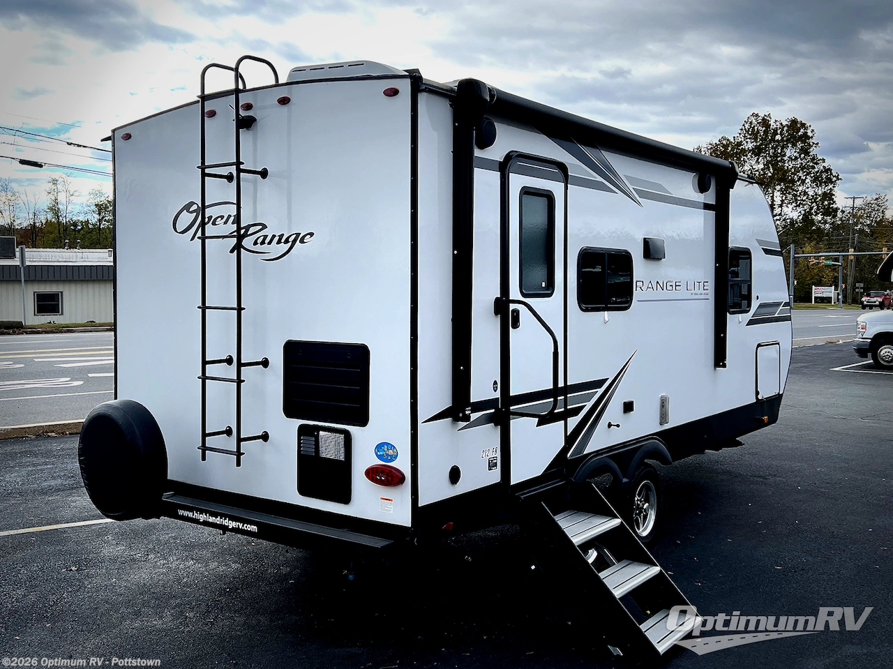 2022 Highland Ridge Range Lite 212FB - Used Travel Trailer For Sale by Optimum RV - Pottstown in Pottstown, Pennsylvania features Awning, Slideout