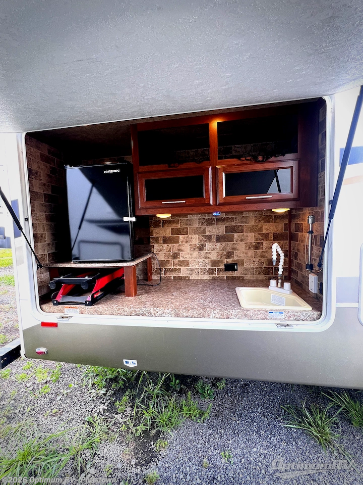 Used 2016 Forest River Wildcat 312BHX available in Pottstown, Pennsylvania