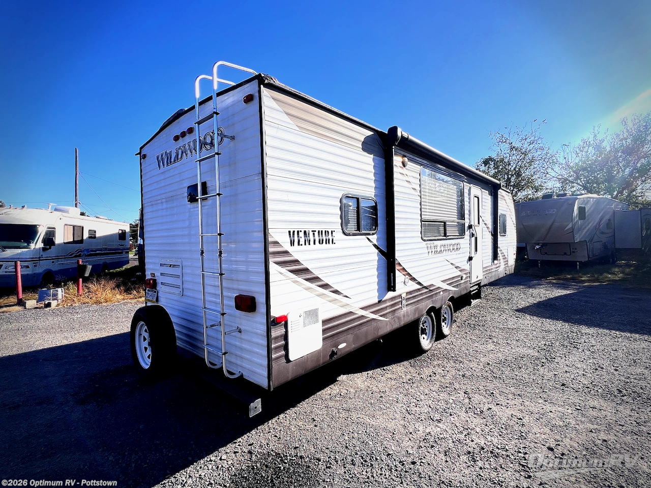 2015 Forest River Wildwood 27RKSS - Used Travel Trailer For Sale by Optimum RV - Pottstown in Pottstown, Pennsylvania features Slideout