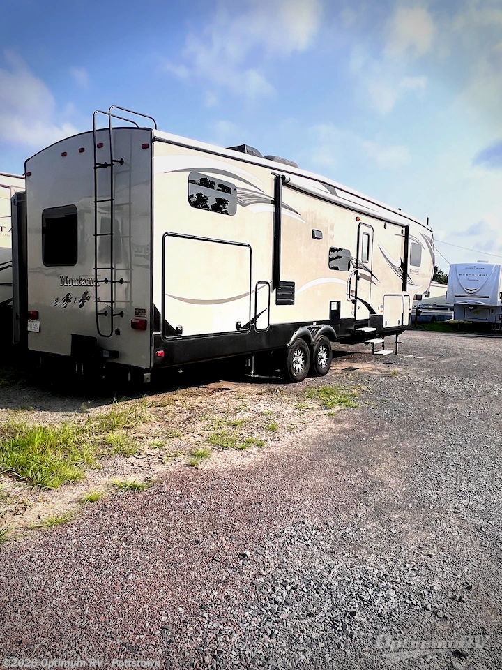 2014 Keystone Montana High Country 338DB - Used Fifth Wheel For Sale by Optimum RV - Pottstown in Pottstown, Pennsylvania features Slideout