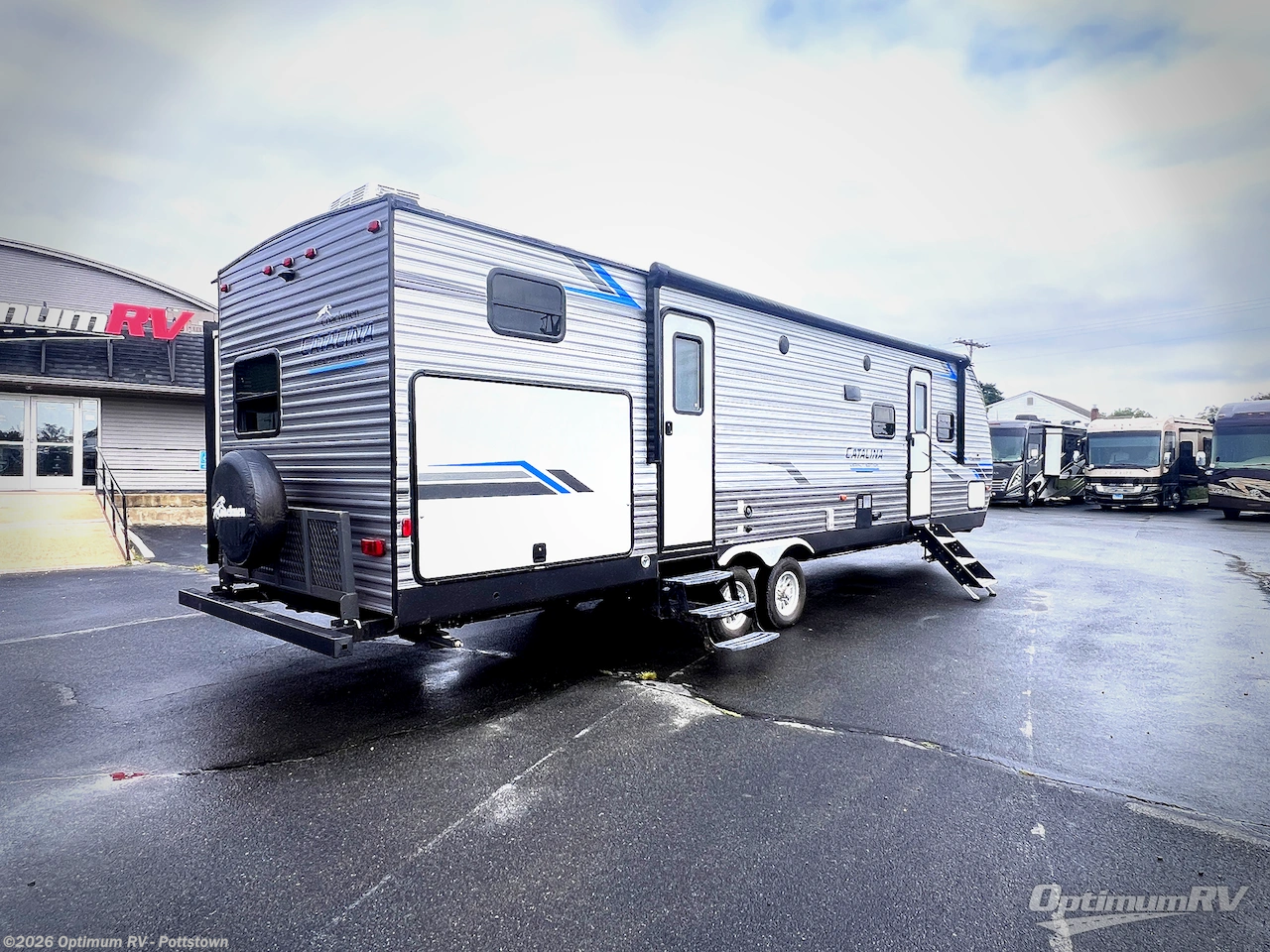 2021 Coachmen Catalina Legacy 323BHDSCK - Used Travel Trailer For Sale by Optimum RV - Pottstown in Pottstown, Pennsylvania features Awning, Slideout