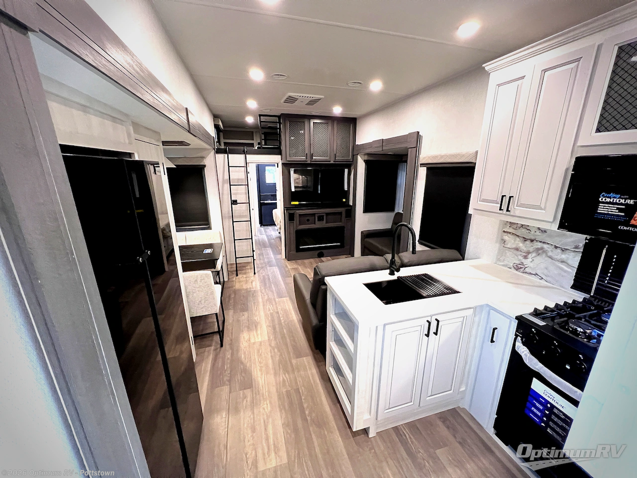 New 2027 East to West Ahara 385DS available in Pottstown, Pennsylvania