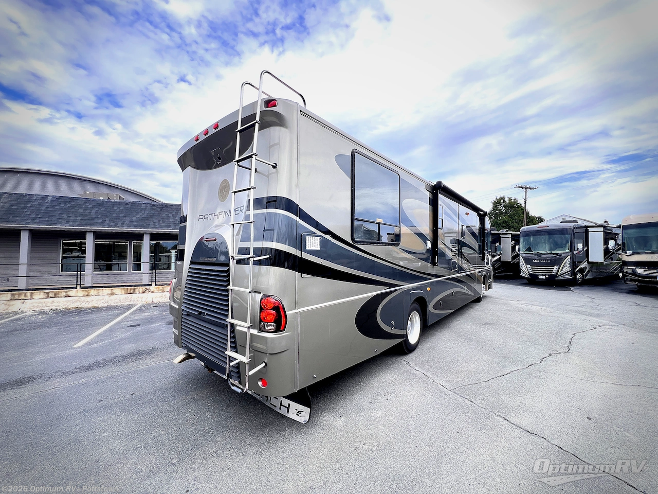 2008 Coachmen Sportscoach Pathfinder 384 TS - Used Class A For Sale by Optimum RV - Pottstown in Pottstown, Pennsylvania features Slideout