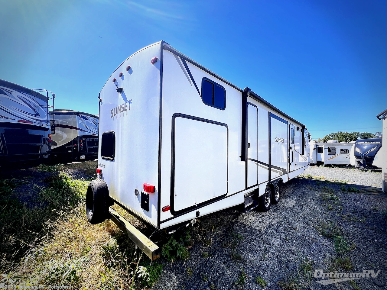 2022 CrossRoads Sunset Trail SS331BH - Used Travel Trailer For Sale by Optimum RV - Pottstown in Pottstown, Pennsylvania features Slideout, Awning