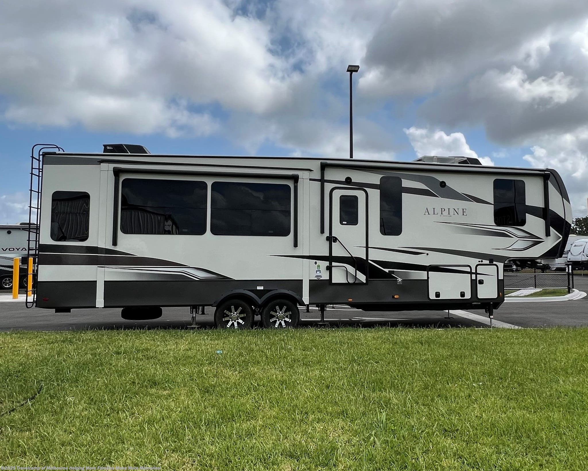 2022 Keystone Alpine 3220RL RV for Sale in Melbourne, FL 32935 ...