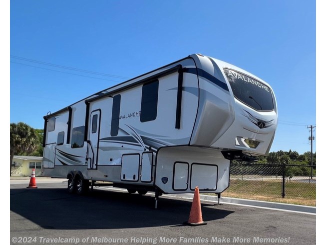 New 2022 Keystone Avalanche 352BH available in Melbourne, Florida