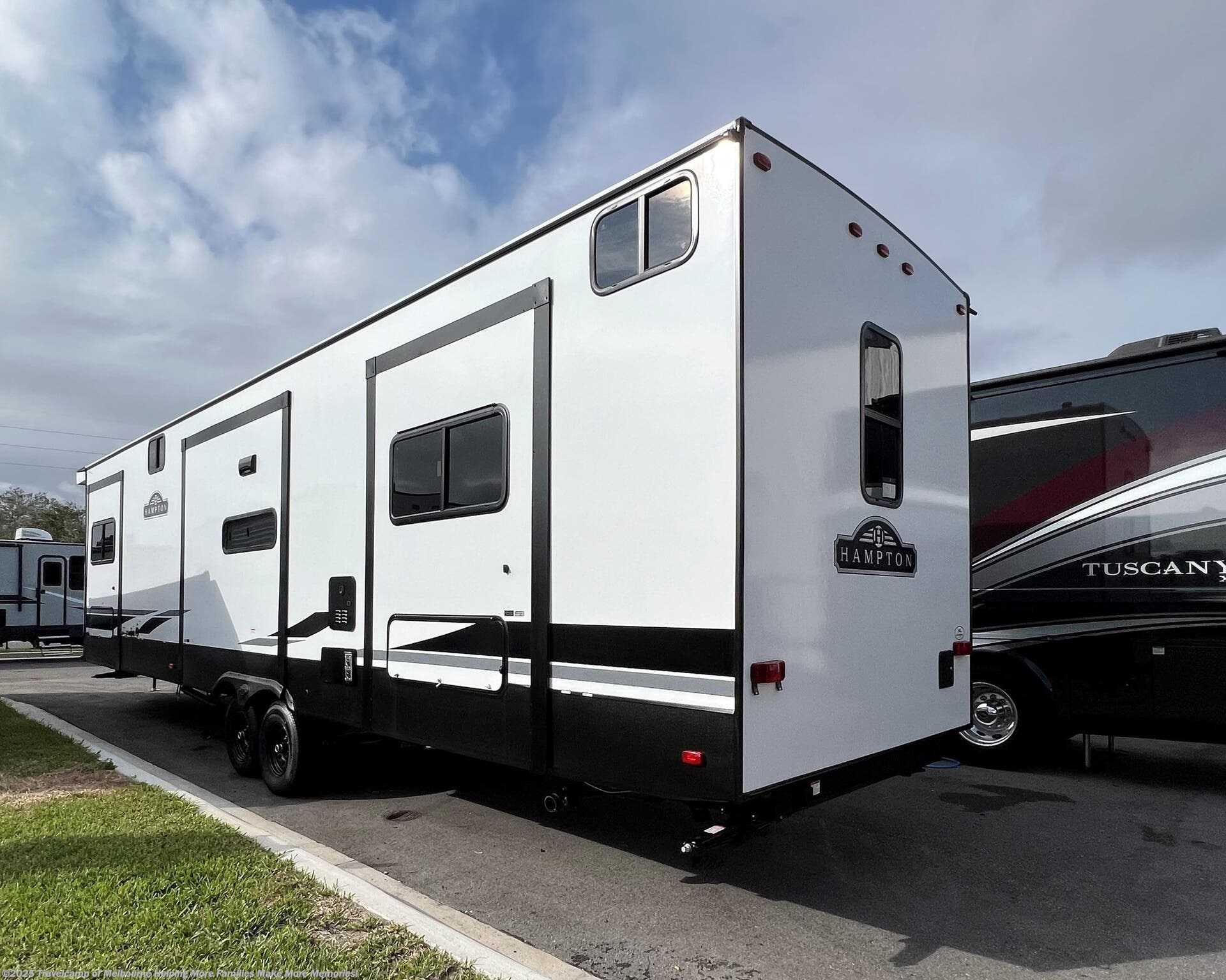 2023 CrossRoads Hampton 378DBB RV for Sale in Melbourne, FL 32935