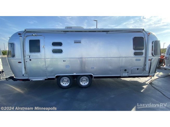 2024 Globetrotter 25FB by Airstream from Airstream Minneapolis in Monticello, Minnesota