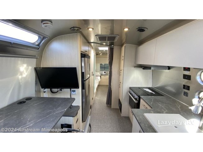 2024 Flying Cloud 27FB by Airstream from Airstream Minneapolis in Monticello, Minnesota