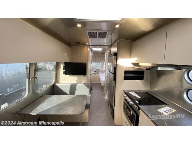 2024 Flying Cloud 28RB by Airstream from Airstream Minneapolis in Monticello, Minnesota