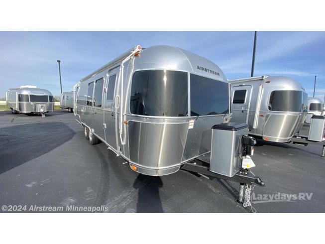 New 2024 Airstream Flying Cloud 28RB available in Monticello, Minnesota