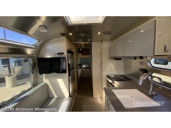2022 Flying Cloud 25FB Twin by Airstream from Airstream Minneapolis in Monticello, Minnesota
