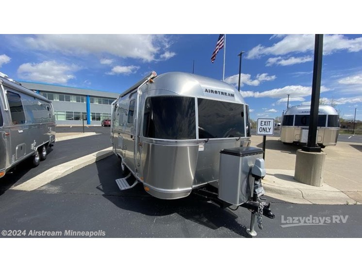Used 2017 Airstream Flying Cloud 19CB available in Monticello, Minnesota