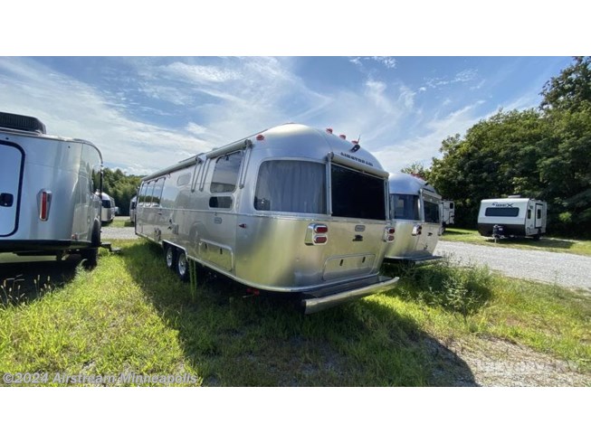 2024 Globetrotter 30RB Twin by Airstream from Airstream Minneapolis in Monticello, Minnesota