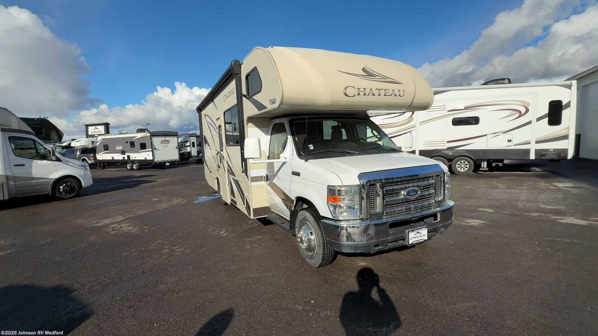 2020 Chateau 26B by Thor Motor Coach from Johnson RV Medford in Medford, Oregon