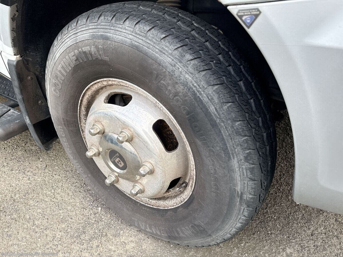 2019 Dynamax Corp Isata 3 Series Mercedes-Benz FW 24 - Used Class C For Sale by Johnson RV Medford in Medford, Oregon