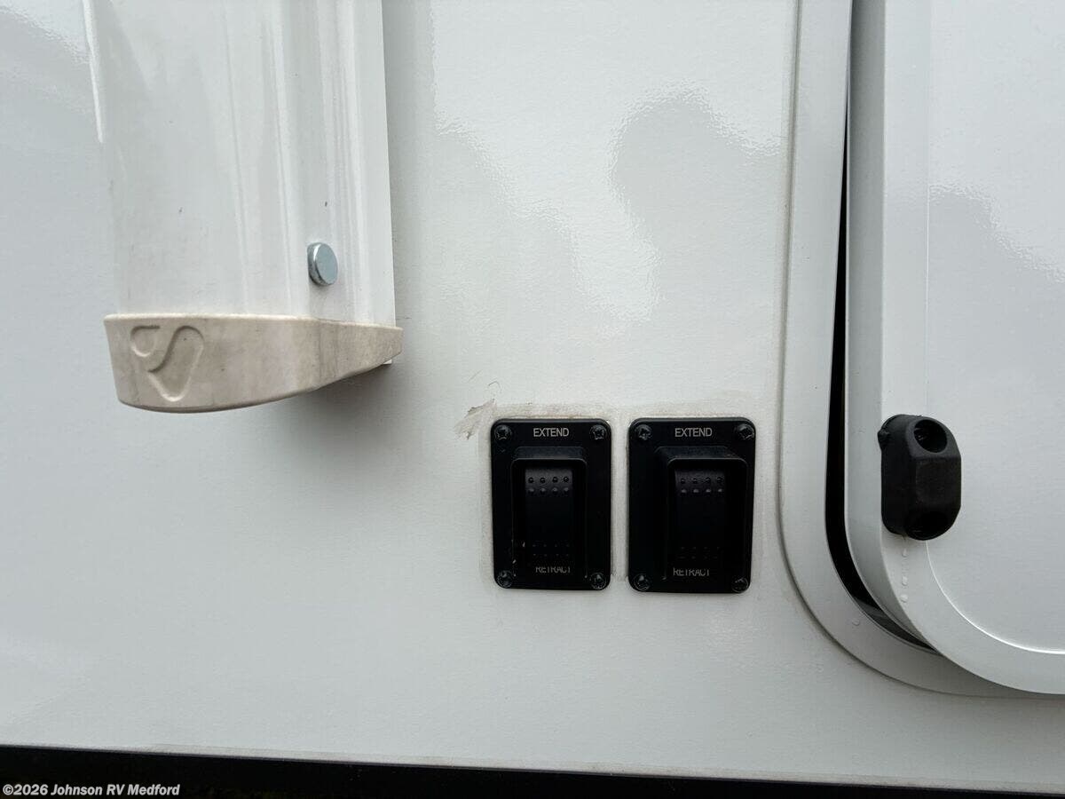 2026 Winnebago Micro Minnie 2108FBS - New Travel Trailer For Sale by Johnson RV Medford in Medford, Oregon