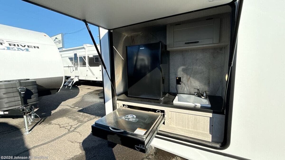 2024 Sunset Trail Super Lite 331BH by CrossRoads from Johnson RV Medford in Medford, Oregon