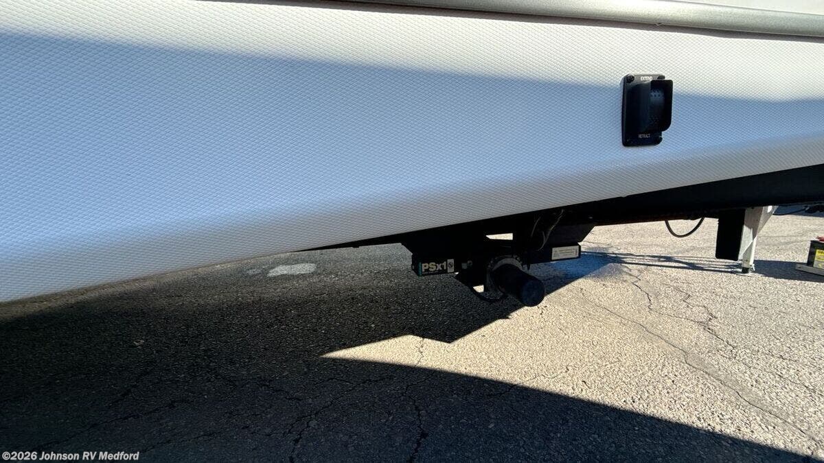 2024 CrossRoads Sunset Trail Super Lite 331BH - Used Travel Trailer For Sale by Johnson RV Medford in Medford, Oregon