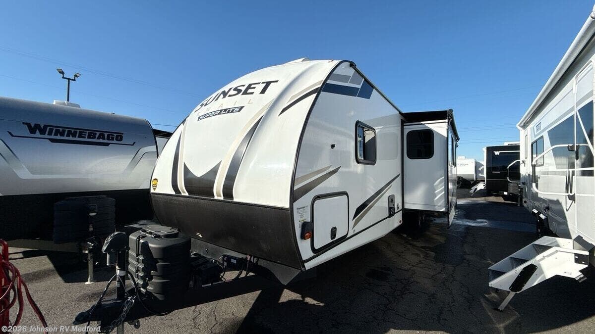 2024 CrossRoads Sunset Trail Super Lite 331BH - Used Travel Trailer For Sale by Johnson RV Medford in Medford, Oregon