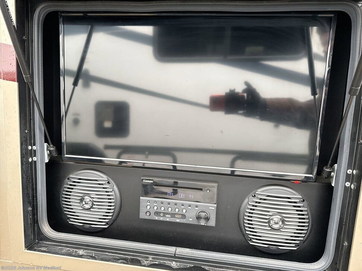 2022 Vienna 25VFWS 25VS by Renegade RV from Johnson RV Medford in Medford, Oregon