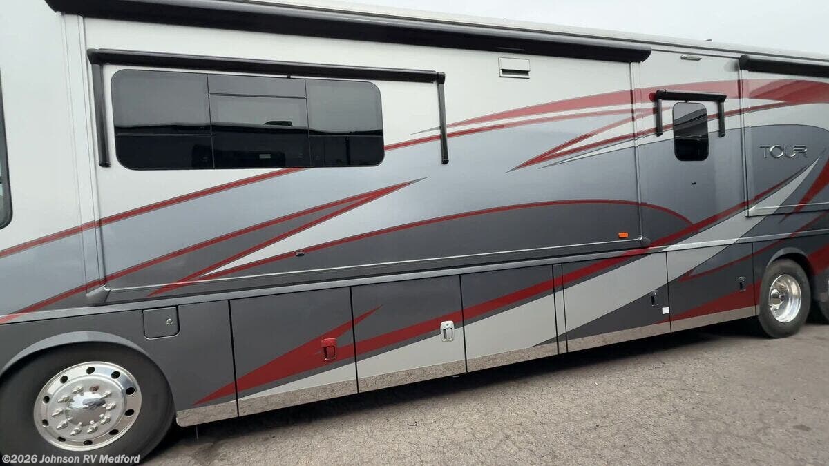 2015 Winnebago Tour 42HD - Used Class A For Sale by Johnson RV Medford in Medford, Oregon
