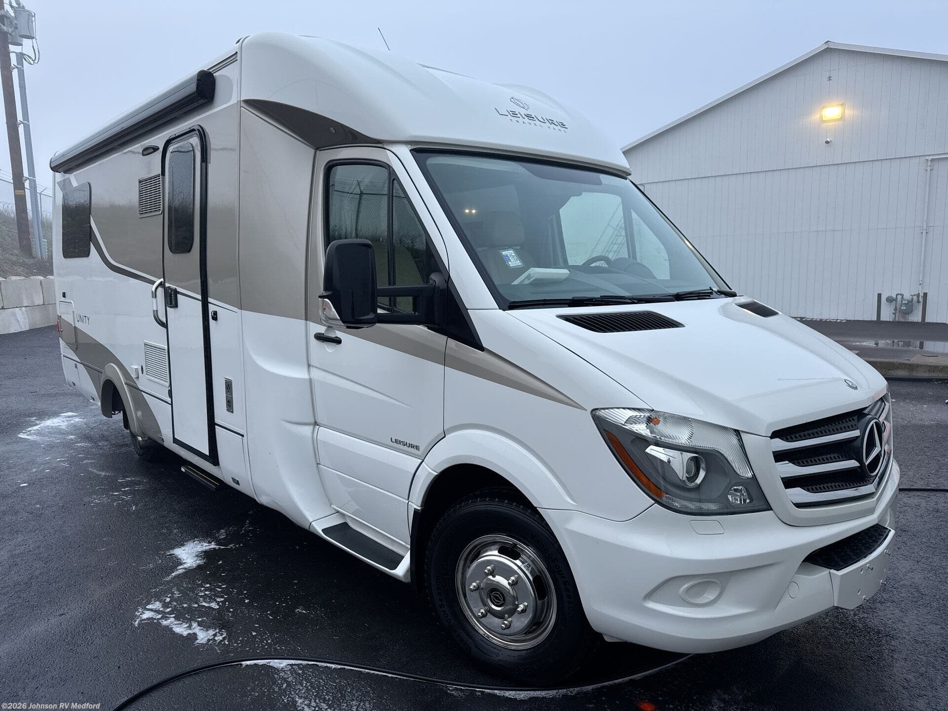 2016 Unity 24TB by Leisure Travel from Johnson RV Medford in Medford, Oregon