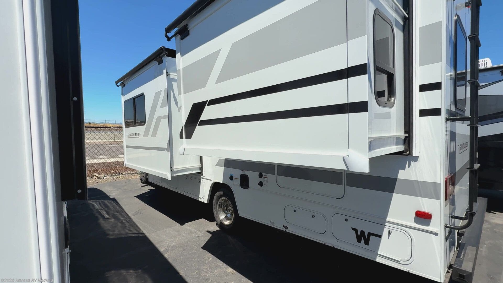 2027 Suncruiser 26FE by Winnebago from Johnson RV Medford in Medford, Oregon