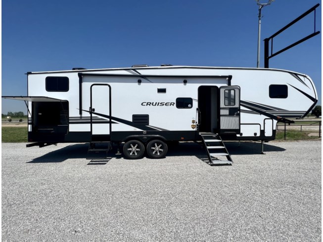 New 2022 CrossRoads Cruiser Aire CR32BH available in Enid, Oklahoma