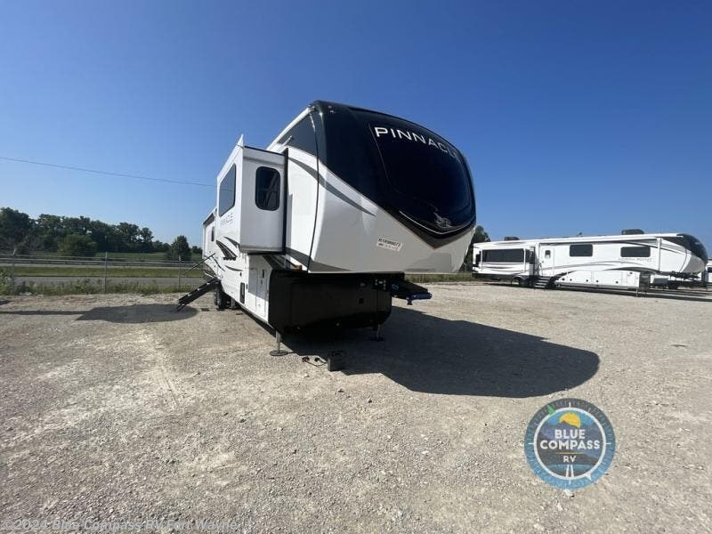 2024 Jayco Pinnacle 38FLGS RV for Sale in Columbia City, IN 46725