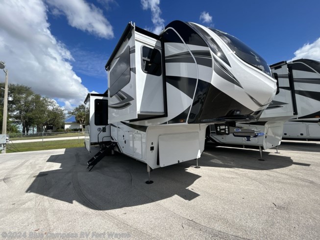 2024 Grand Design Solitude 380FL - New Fifth Wheel For Sale by Blue Compass RV Fort Wayne in Columbia City, Indiana