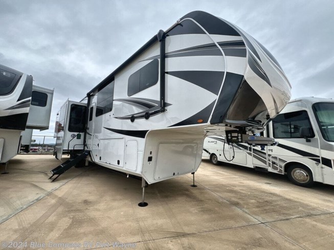 2024 Grand Design Solitude 390RK - New Fifth Wheel For Sale by Blue Compass RV Fort Wayne in Columbia City, Indiana