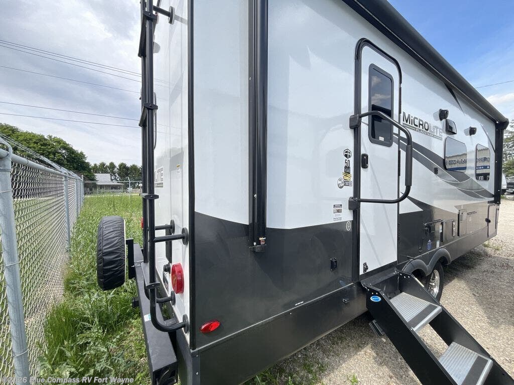 2025 Flagstaff Micro Lite 25FBLS by Forest River from Blue Compass RV Fort Wayne in Columbia City, Indiana