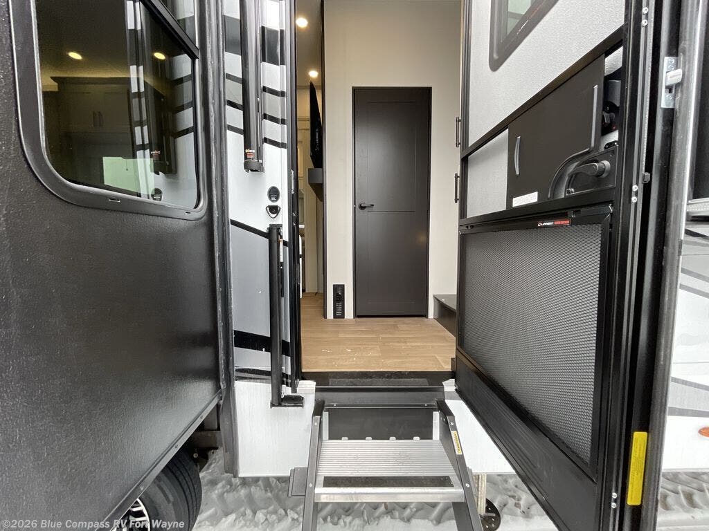 2026 Solitude 417KB by Grand Design from Blue Compass RV Fort Wayne in Columbia City, Indiana