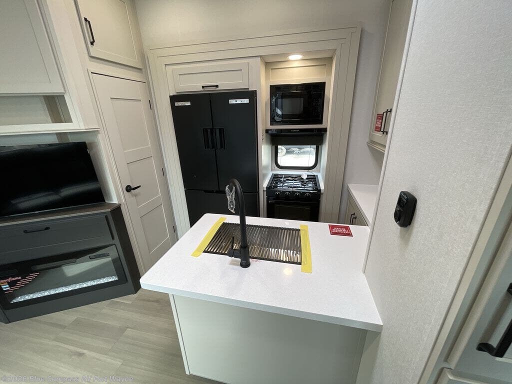 2026 Momentum G-Class 320G by Grand Design from Blue Compass RV Fort Wayne in Columbia City, Indiana