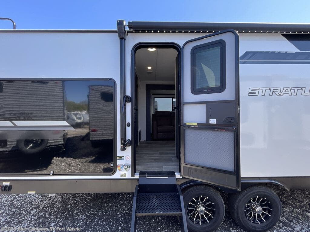 2026 Stratus SR261VRB by Venture RV from Blue Compass RV Fort Wayne in Columbia City, Indiana