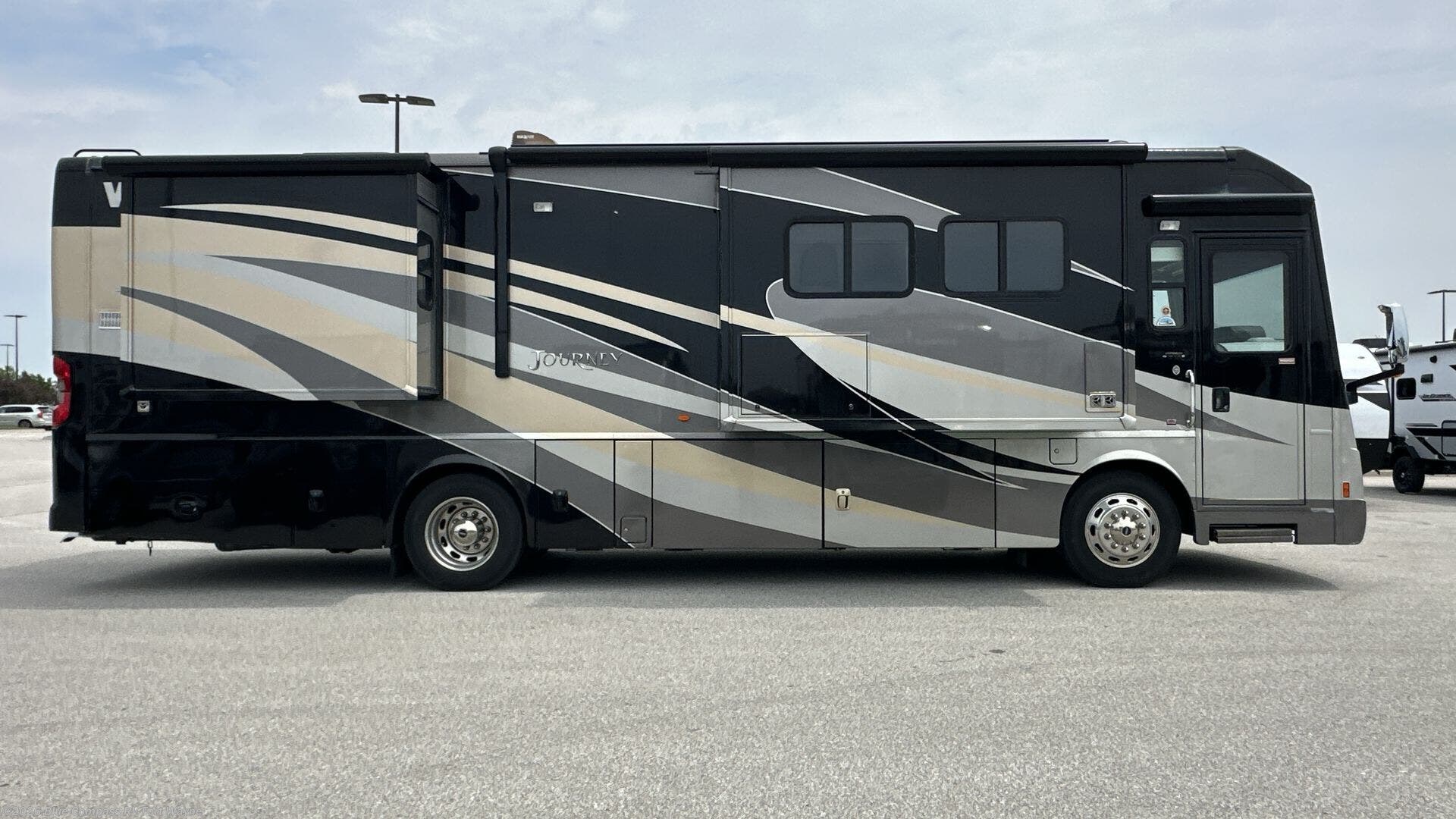 2013 Journey 34B by Winnebago from Blue Compass RV Fort Wayne in Columbia City, Indiana