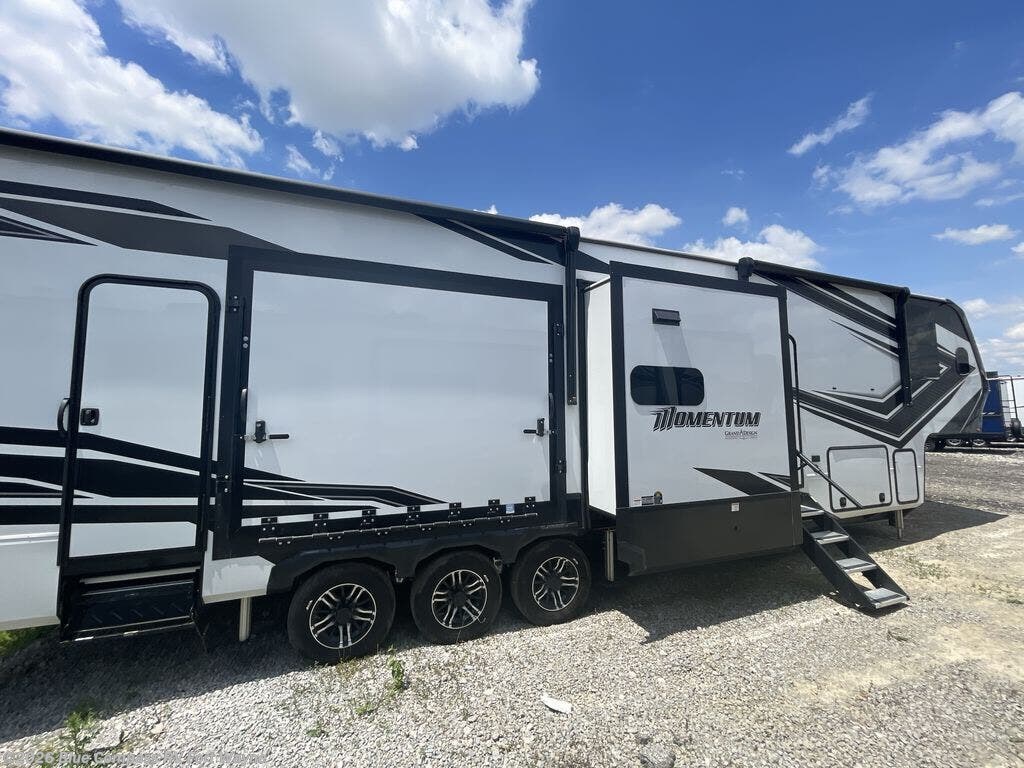 2025 Momentum 399TH by Grand Design from Blue Compass RV Fort Wayne in Columbia City, Indiana