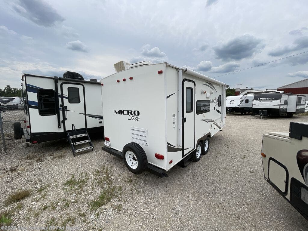 2014 Flagstaff Micro Lite 21FBRS by Forest River from Blue Compass RV Fort Wayne in Columbia City, Indiana