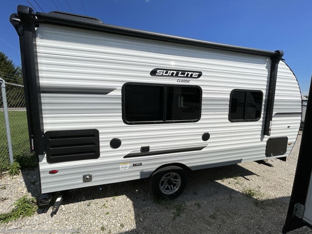 Used 2022 Sunset Park RV Sun-Lite Classic 18TB available in Columbia City, Indiana