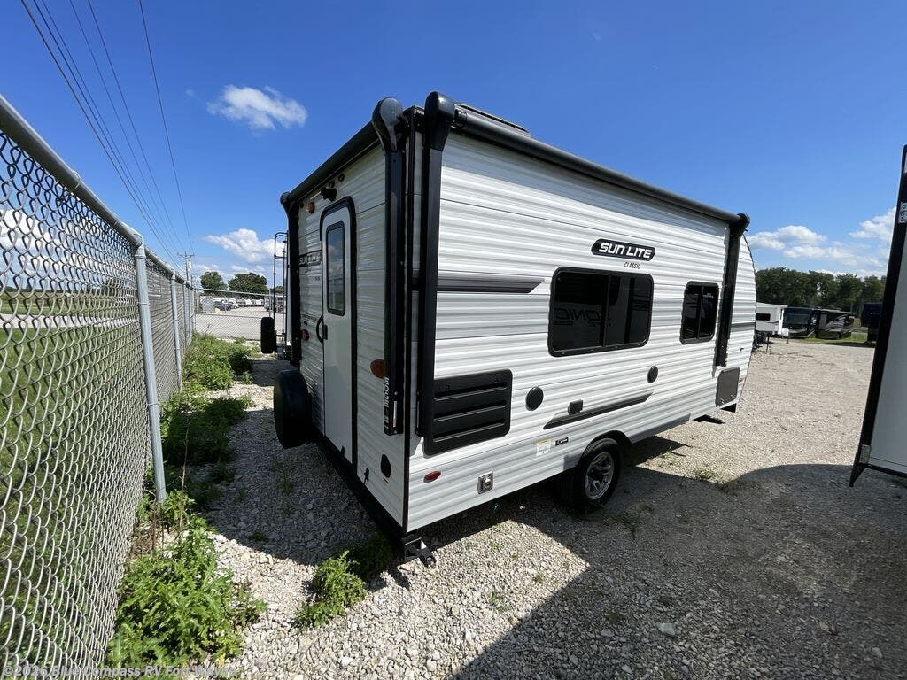 2022 Sun-Lite Classic 18TB by Sunset Park RV from Blue Compass RV Fort Wayne in Columbia City, Indiana