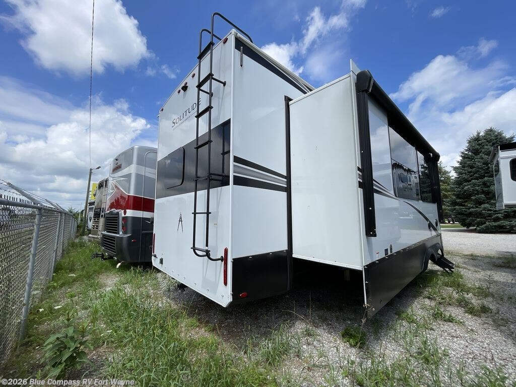2025 Solitude 417KB by Grand Design from Blue Compass RV Fort Wayne in Columbia City, Indiana