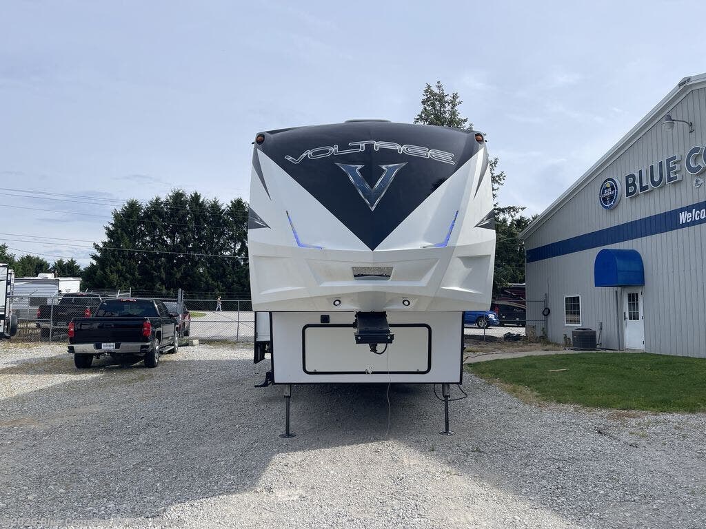 Used 2018 Dutchmen Voltage V-Series 3605 available in Columbia City, Indiana