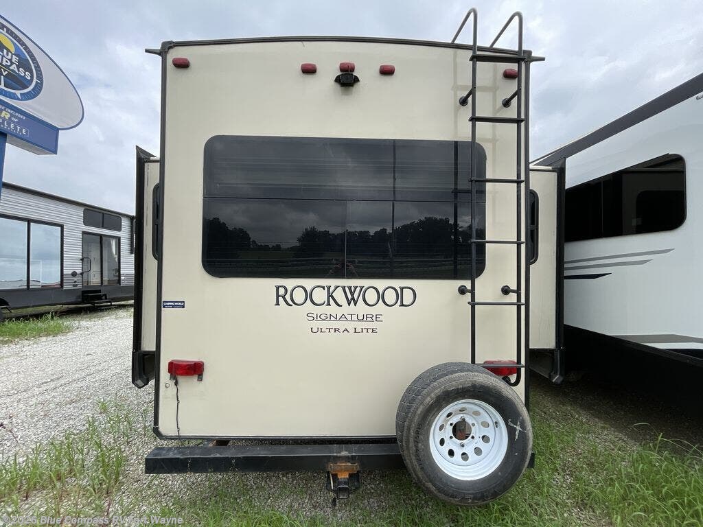 2017 Rockwood Signature Ultra Lite 8289WS by Forest River from Blue Compass RV Fort Wayne in Columbia City, Indiana