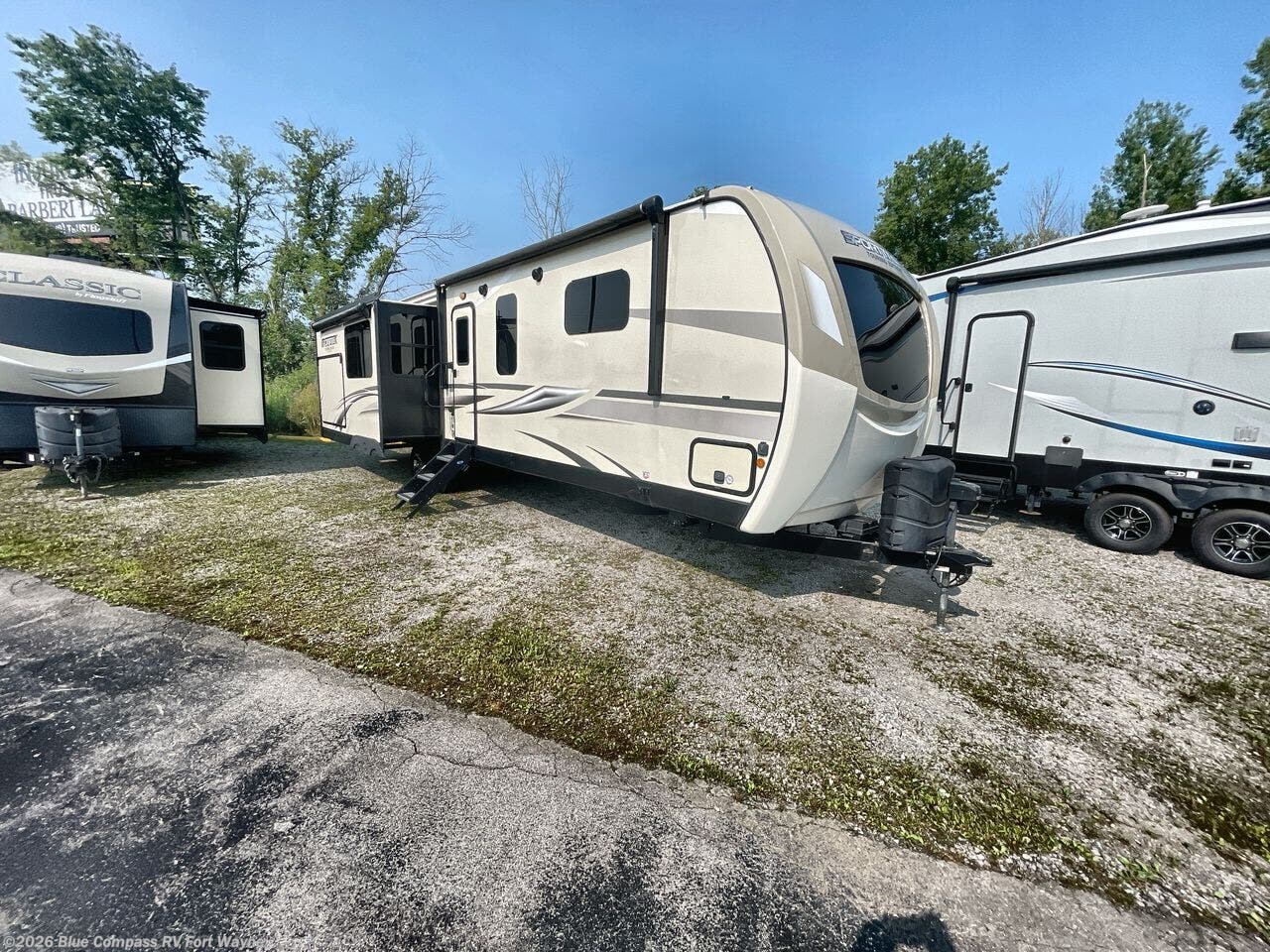 2021 SportTrek Touring Edition STT343VIK by Venture RV from Blue Compass RV Fort Wayne in Columbia City, Indiana