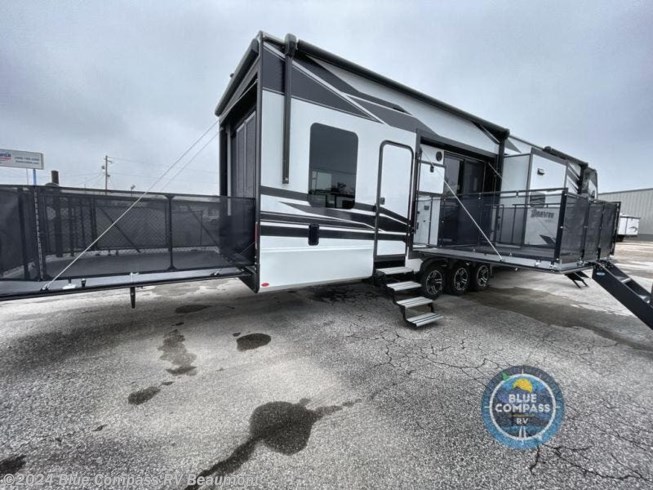 2023 Grand Design Momentum 399TH-R - New Toy Hauler For Sale by ExploreUSA RV Supercenter - Beaumont, TX in Vidor, Texas