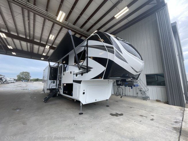2024 Solitude 390RK by Grand Design from Blue Compass RV Beaumont in Vidor, Texas