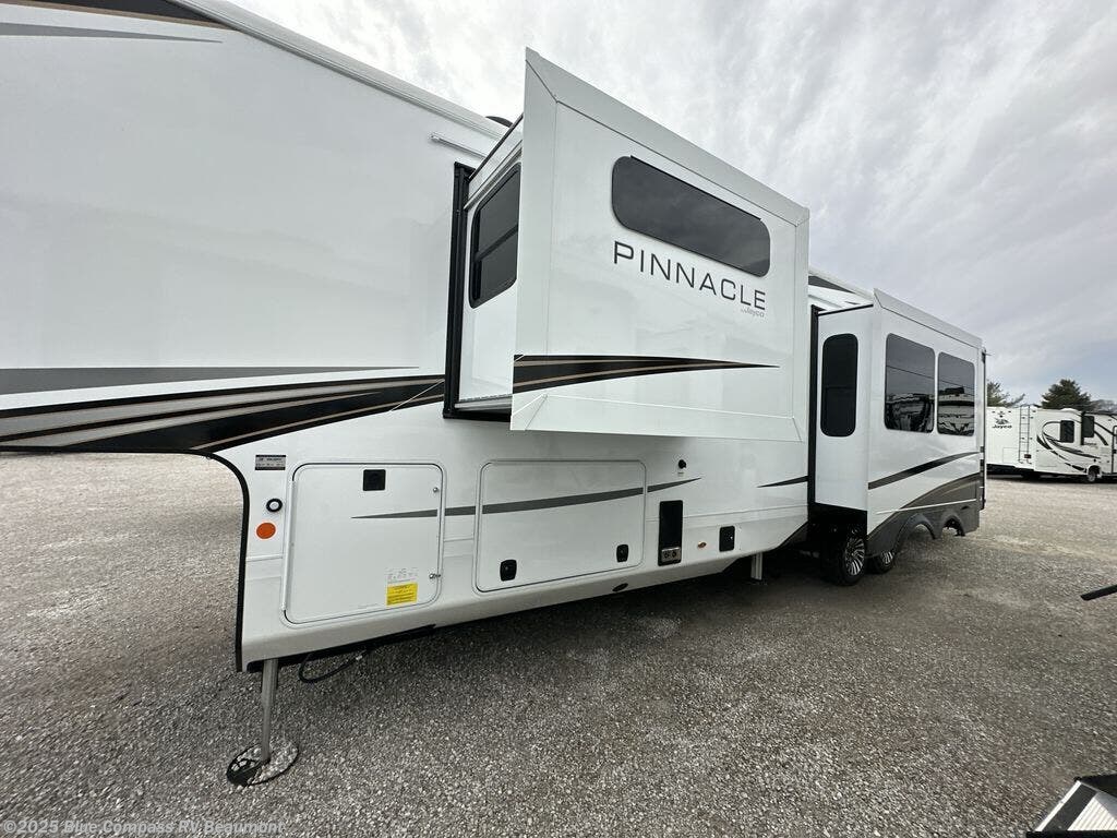 2025 Jayco Pinnacle 38FBRK RV for Sale in Vidor, TX 77662 T99722