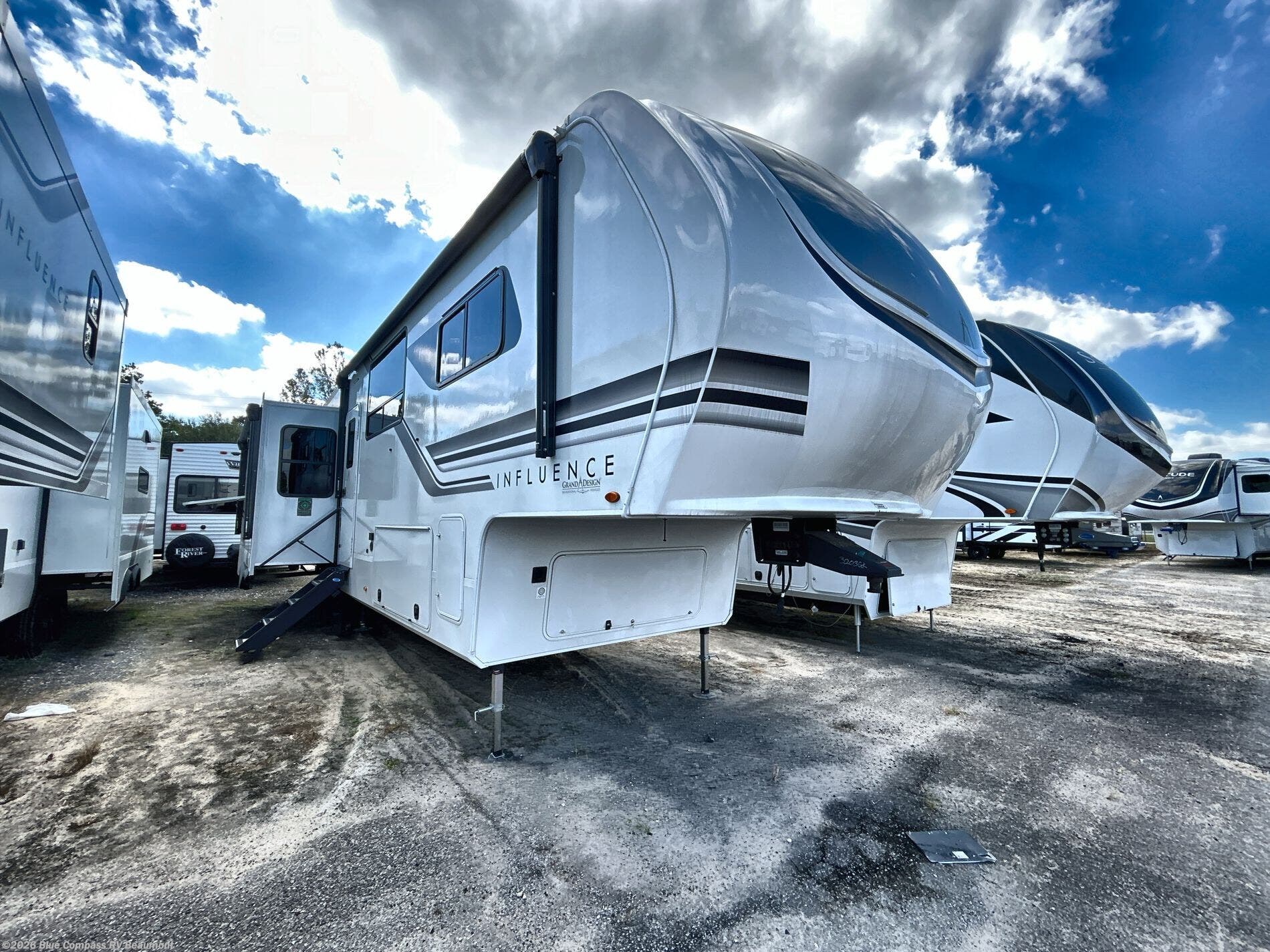 2025 Influence 3203GK by Grand Design from Blue Compass RV Beaumont in Vidor, Texas