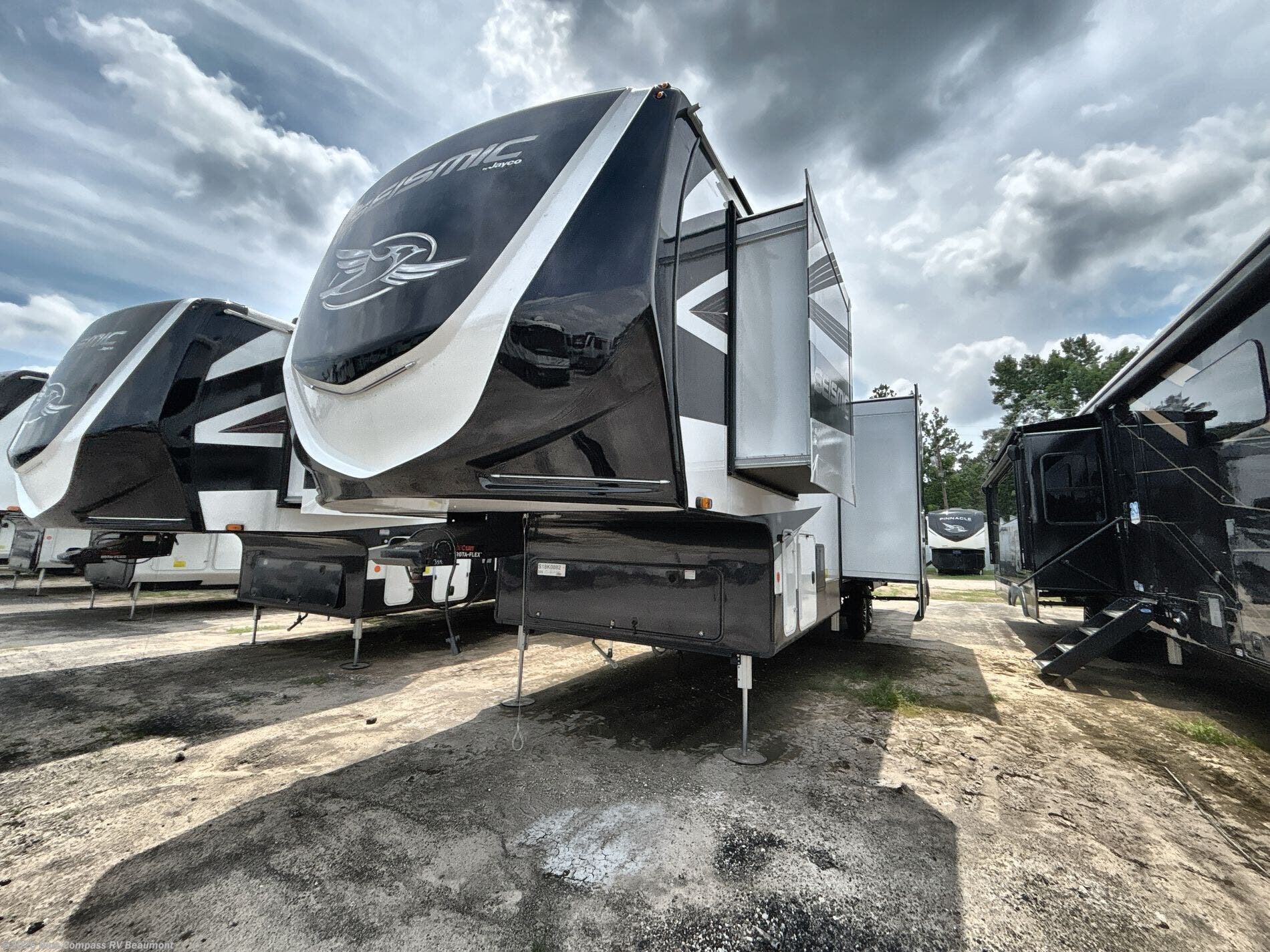 2025 Jayco Seismic 359 - New Fifth Wheel For Sale by Blue Compass RV Beaumont in Vidor, Texas